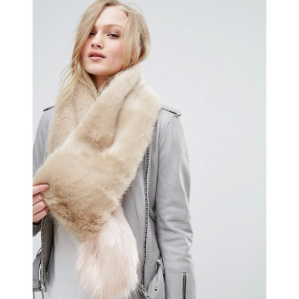 💕LOVE TOKEN💕 Ombre Faux Fur Stole Pull Through Scarf